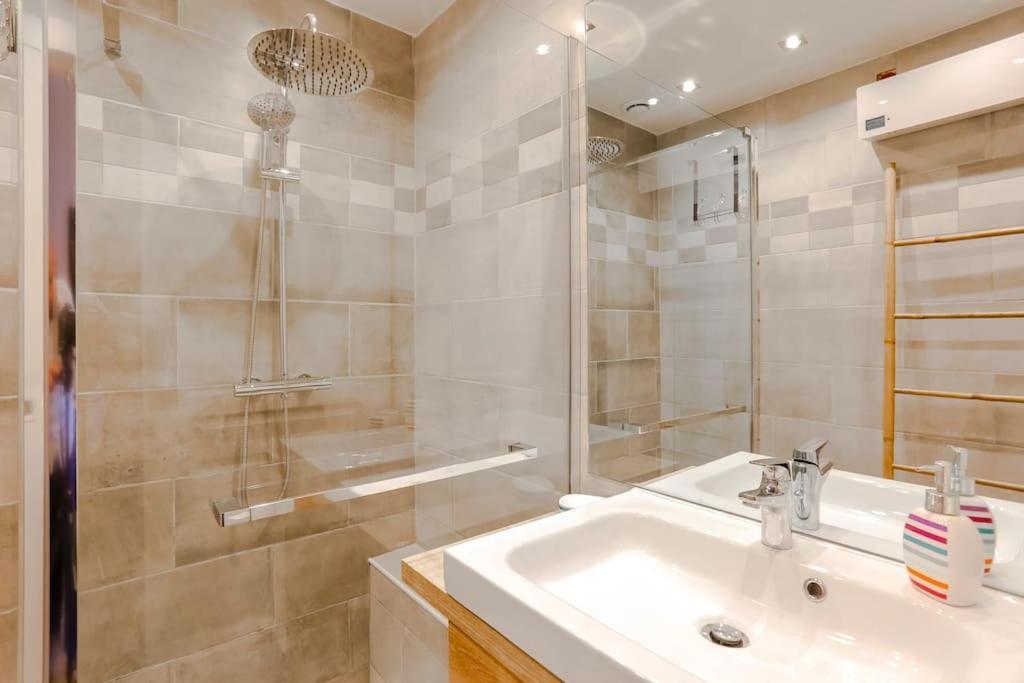 French Riviera 1 Bedroom On The Beach Facing Cannes Théoule-sur-Mer Exterior photo