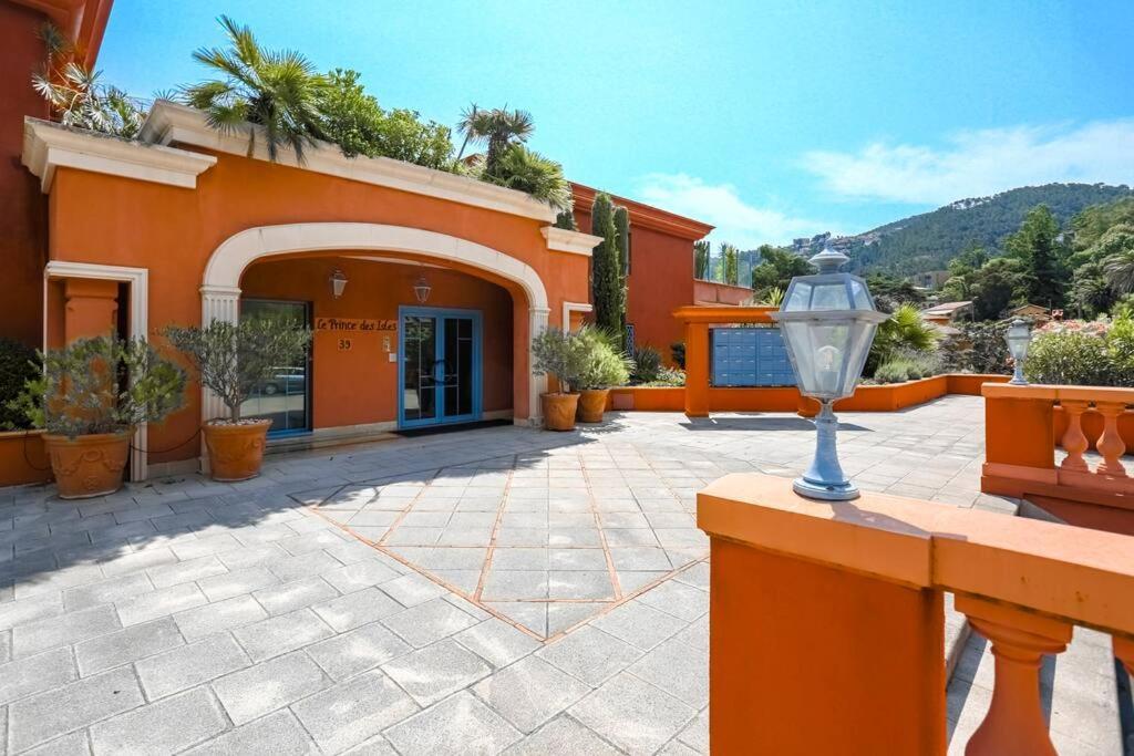 French Riviera 1 Bedroom On The Beach Facing Cannes Théoule-sur-Mer Exterior photo
